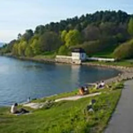 Bedroom In 12 Minutes To By Train *