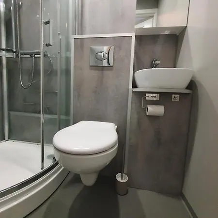 Bedroom In 12 Minutes To By Train Гостевой дом *