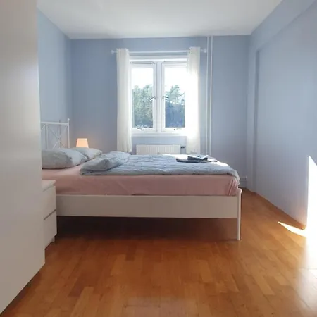 Bedroom In 12 Minutes To By Train Гостевой дом