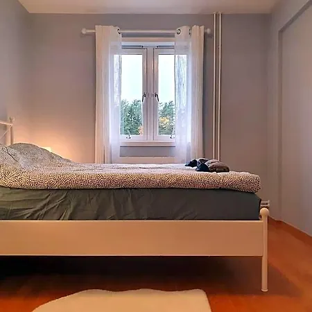Bedroom In 12 Minutes To By Train Гостевой дом *